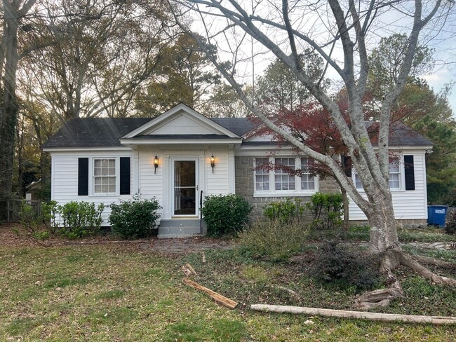 Building Photo - 2 Bedroom House off of Ogelthorpe Avenue