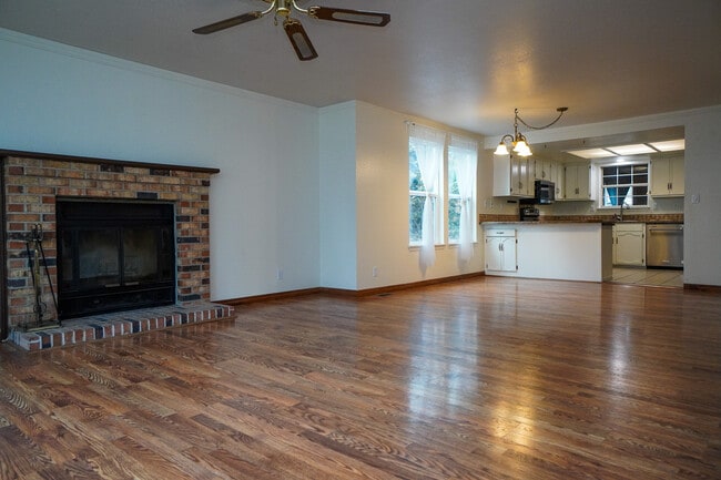 Photo - 2569 Camden Ln