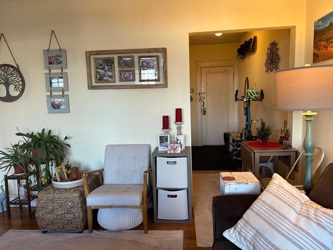 Photo - 1933 Commonwealth Ave Unidad 8