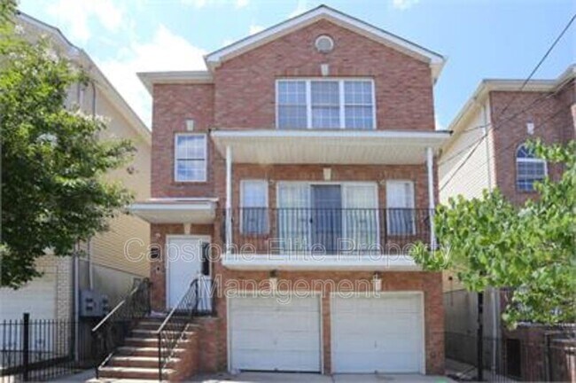 117 Hudson St Unidad Second Floor, 2 - 3 Master Suite