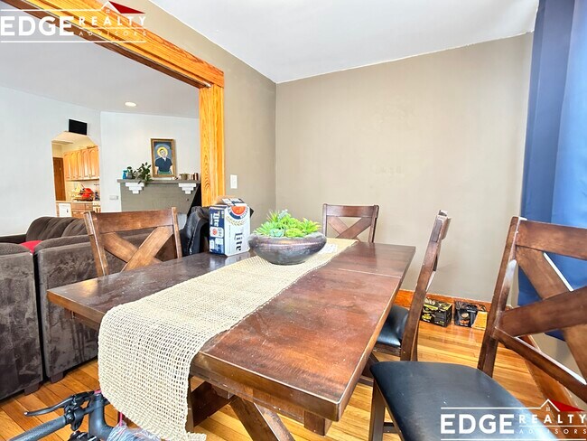 Photo - 27 S Crescent Circuit Unit A