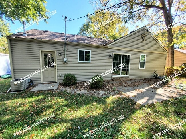 Photo - 5428 Maple St