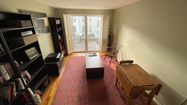 Building Photo - Spacious in SW