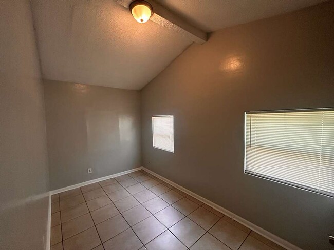 Photo - Charming Tampa Home in Quiet Neighborhood ...