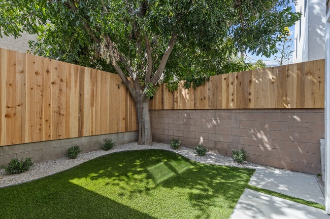 Photo - 10920 Hesby St