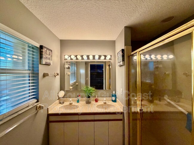 Photo - 105 2nd Ave E