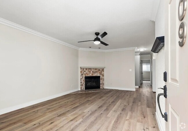 Building Photo - 4779 Seminole Dr Unit 4779 Seminole Dr Rental