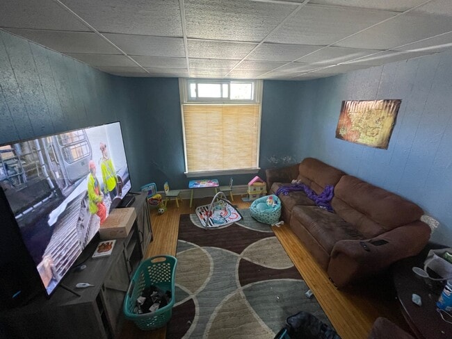 217 N 28th Ave W