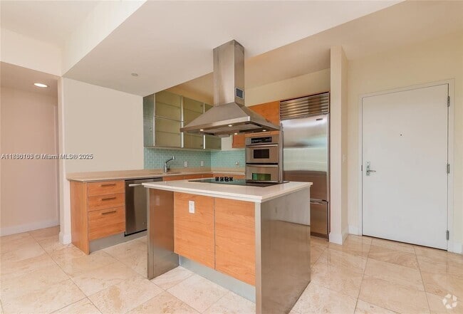 Building Photo - 218 SE 14th St Unit 1203 Rental