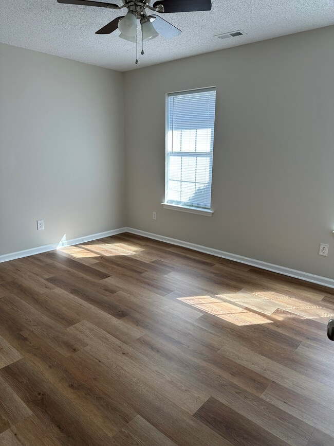 Photo - 4906 Woodbrook Dr