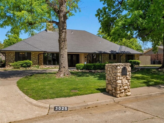 Building Photo - 3025 Pine Ridge Rd Rental