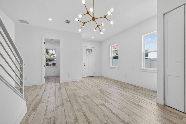 Photo - 611 24th Ave N