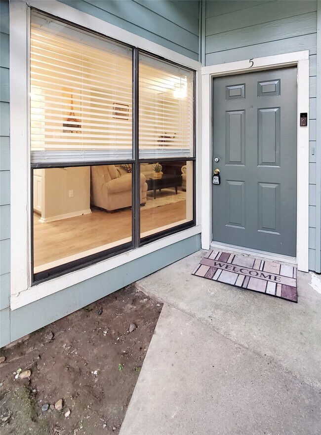 Photo - 3768 Tanglewilde St Unit J5