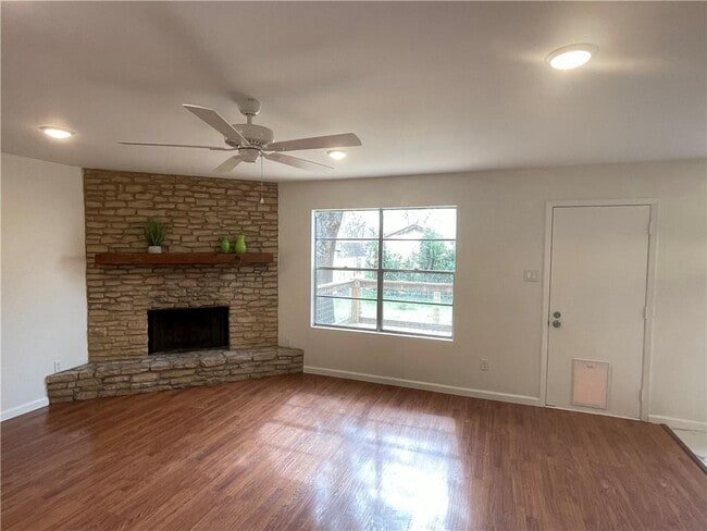 Photo - 1911 Heathwood Cir