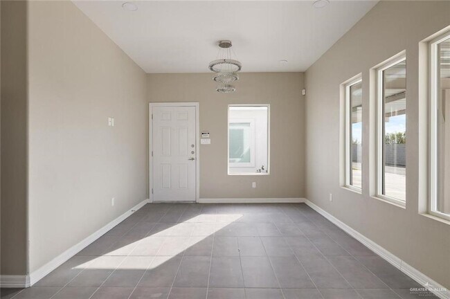 Photo - 18 Frio Ave Unidad 2