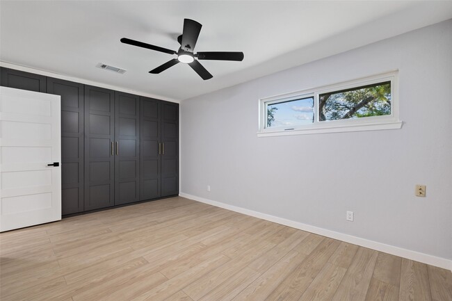 Building Photo - 909 Silber Rd Unit 11