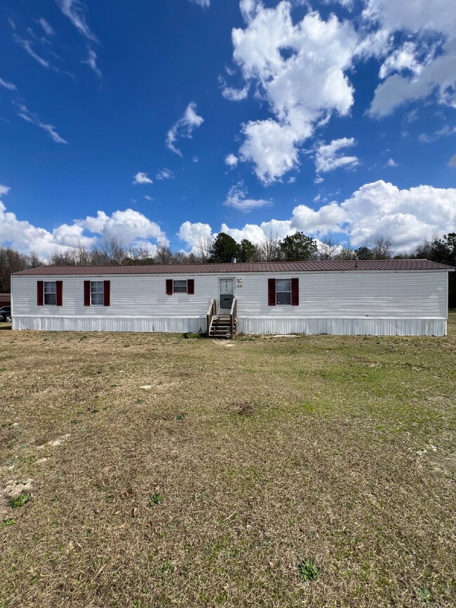 Building Photo - 2 BR | 2 BA in Pikeville! Trash Pick-Up Included!