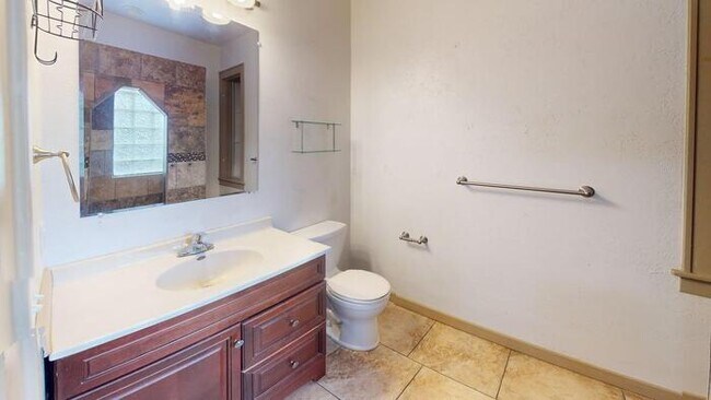 Photo - 205 3rd Ave NE
