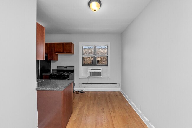 3721 N Pine Grove Ave Unidad 3E