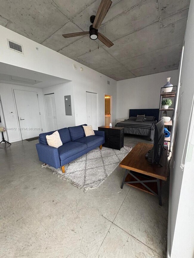 Building Photo - 151 SE 1st St Unit 3404