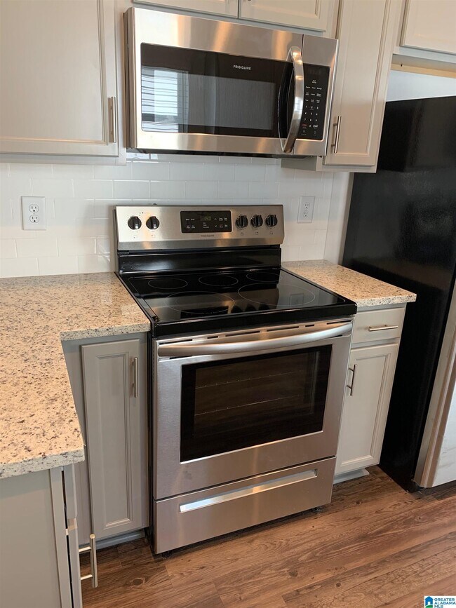 Photo - 1281 Shades Terrace