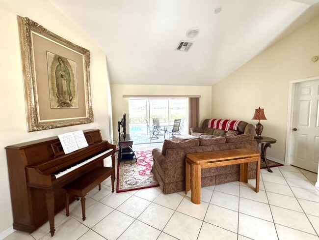 Photo - 939 St Andrews Blvd