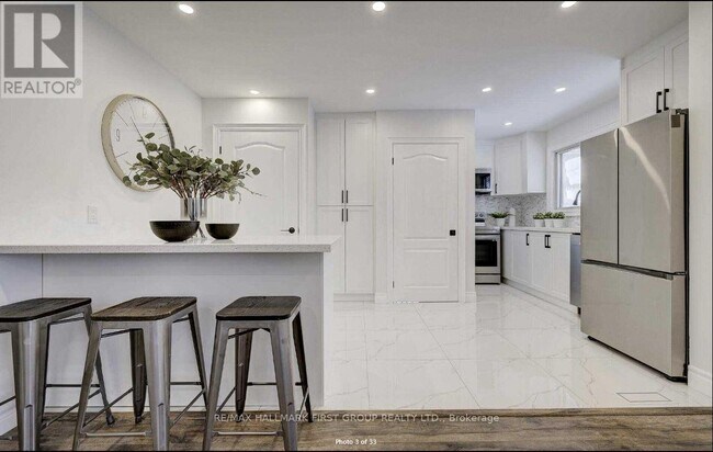 Photo - 167 Harmony Rd N