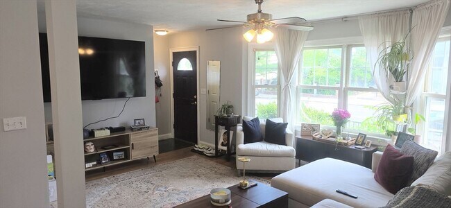 Photo - 321 N Harvard St Unidad -