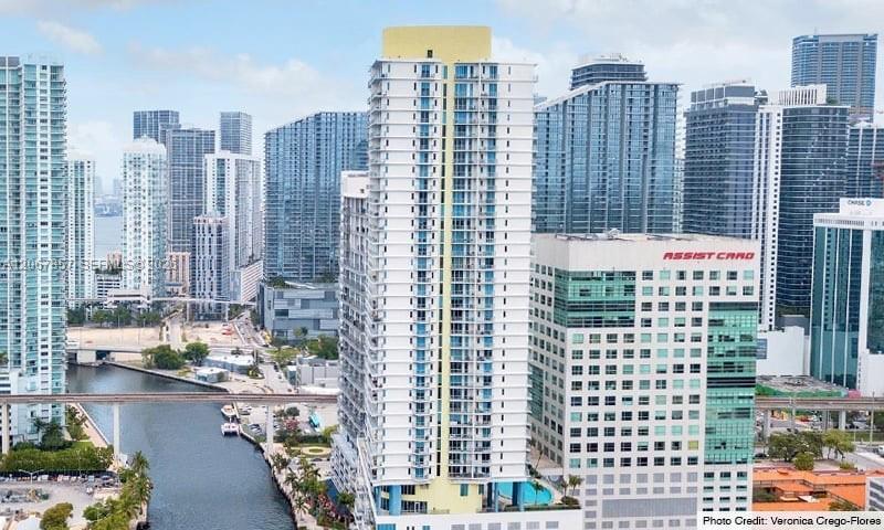 Photo - 185 SW 7th St Unidad 4010