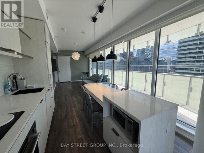 Photo - 197 Yonge St Unit 1709