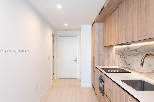 Building Photo - 77 SE 5th St Unit 1613