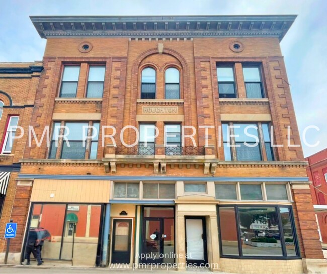 Building Photo - Red Oak Apartments Unit 205