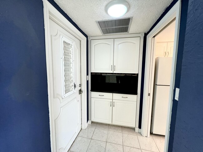 Photo - 1069 Hillsboro Mile Unit 606