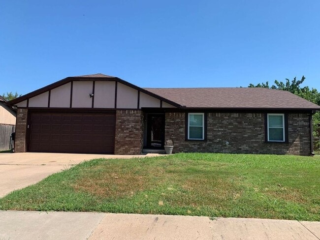 This super cute home features a beautiful ... - This super cute home features a beautiful ...