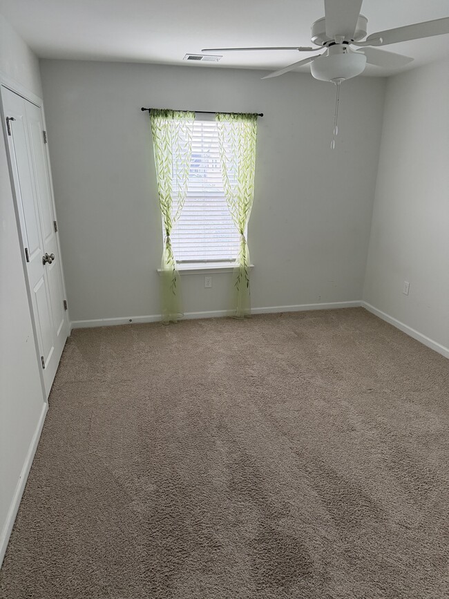 Photo - 48 Garden Row Dr S