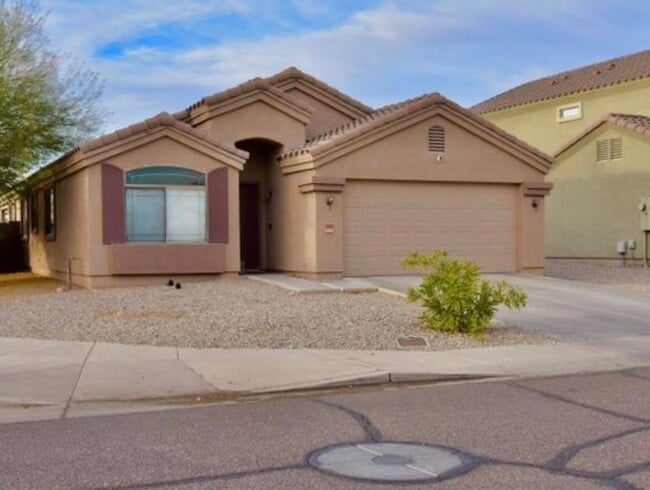 Building Photo - 3 BEDROOM HOME IN TOLLESON