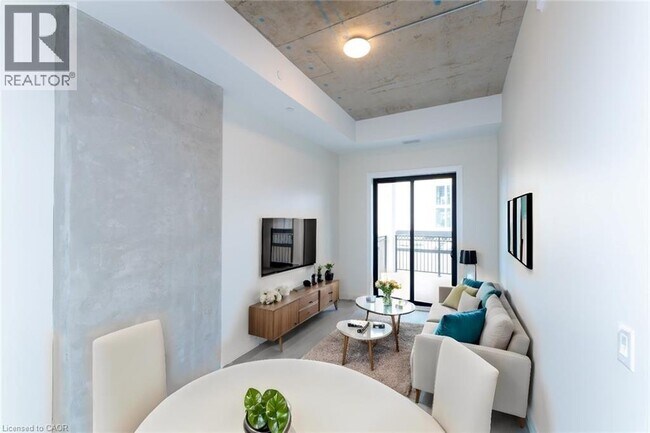 Photo - 169 James St S Unité 205