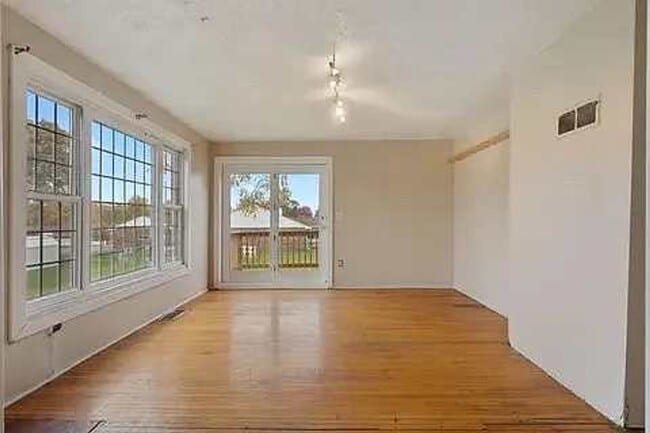 Building Photo - 4 Bedroom 1 Bath Rental
