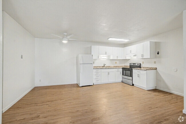 2BR, 1BA - 850SF - Kitchen / Dining Room - Emerald Bay Apartments