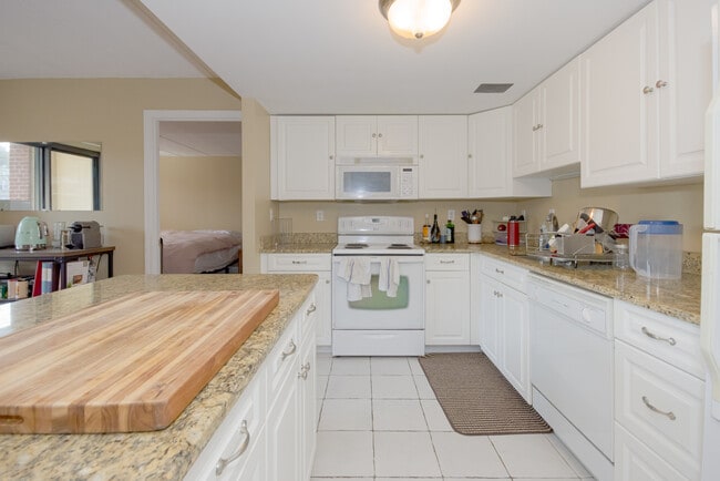 Building Photo - 85 Brainerd Rd