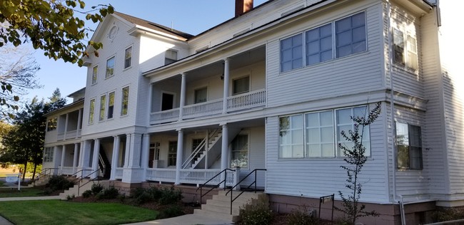 The Historic Barnhardt Place - The Historic Barnhardt Place Apartments