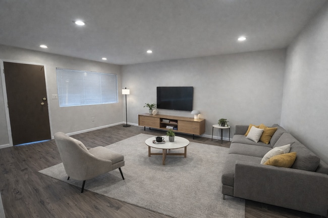 Sala de estar preparada - 252 S Ave 55 Unidad 4