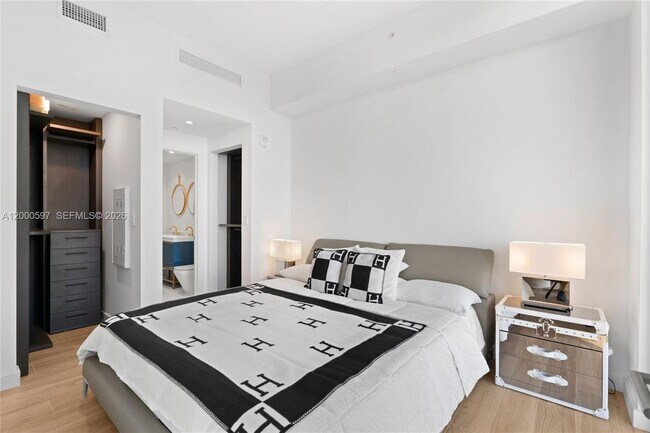 Photo - 2678 Tigertail Ave Unit 615