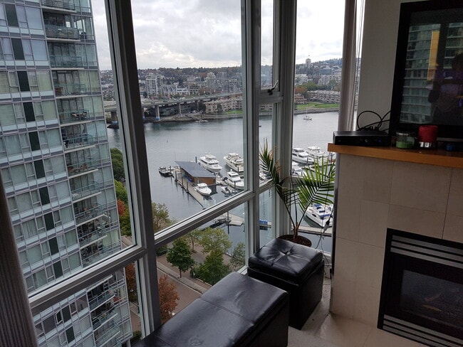 Photo - 1707-1077 Marinaside Crescent Unit 1707