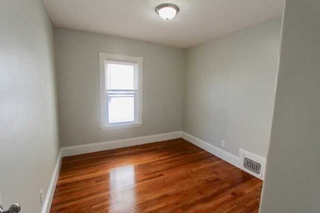 Photo - 34 Russell St Apartments Unit #2