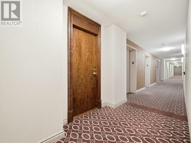 Photo - 156 Enfield Pl Unité 2016