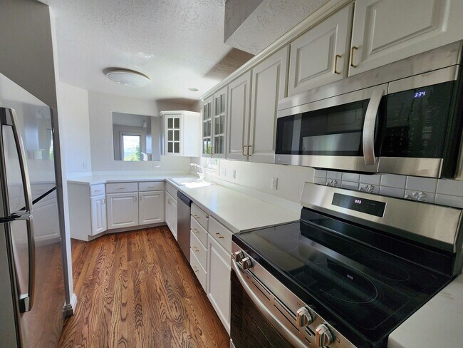 Photo - 462 N St E