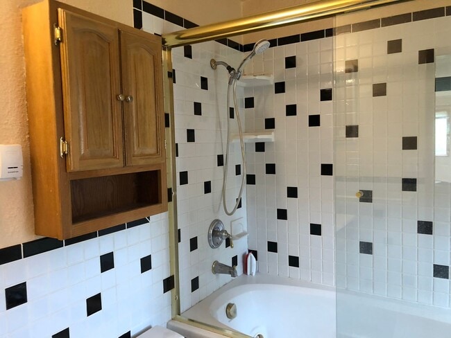 Photo - Cute Cabin style home!