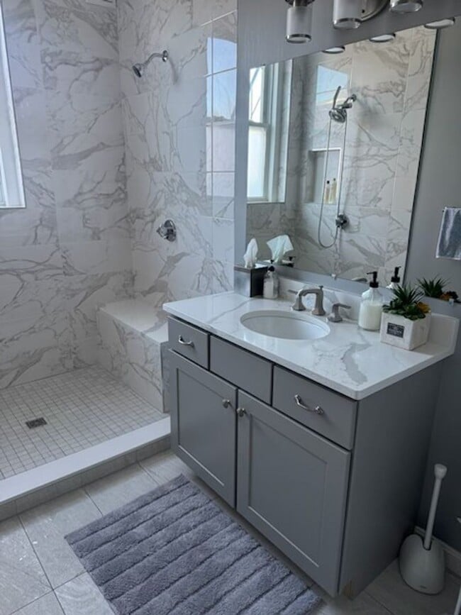 Photo - 1712 Beacon St