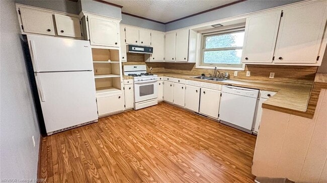 Photo - 525 W Gary St
